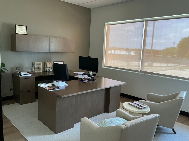 More Photos Of 481 Winscott Rd, Benbrook Office For Lease