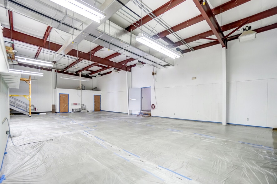 More Photos Of 413-419 N Main St, Findlay Showroom For Sale