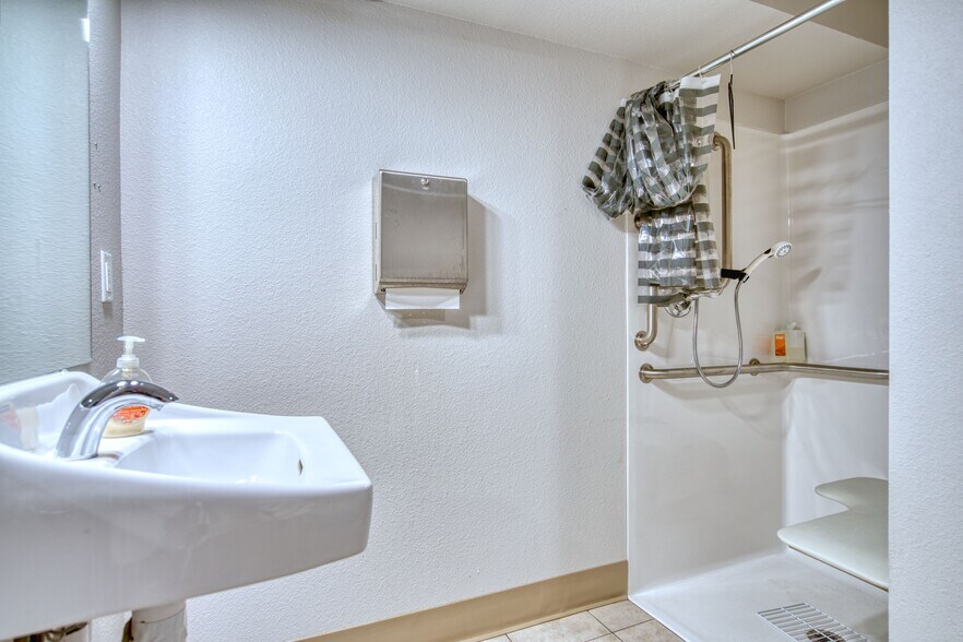 More Photos Of 6924 N 79th St, Niwot Warehouse For Sale