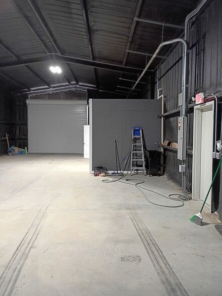More Photos Of 2338 Fort Worth St, Grand Prairie Industrial For Sale