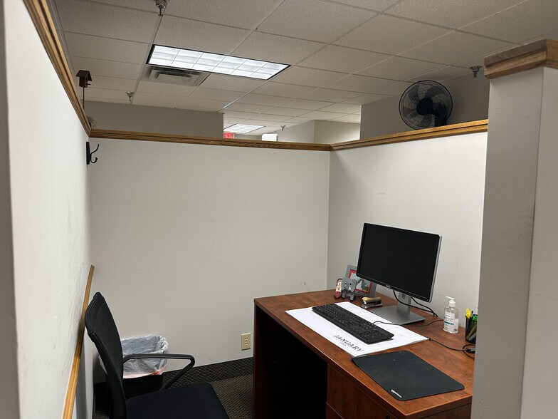 More Photos Of 8053 E Bloomington Fwy, Bloomington Office For Sale