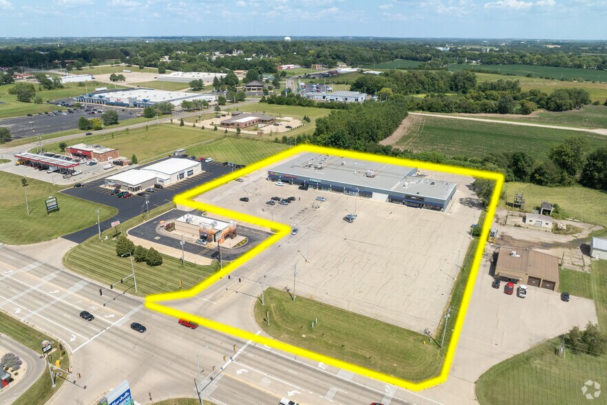 More Photos Of 1801 S West Ave, Freeport Storefront For Sale