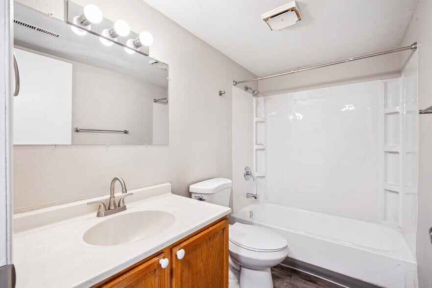 More Photos Of 322 W 65th St, Davenport Apartments For Sale