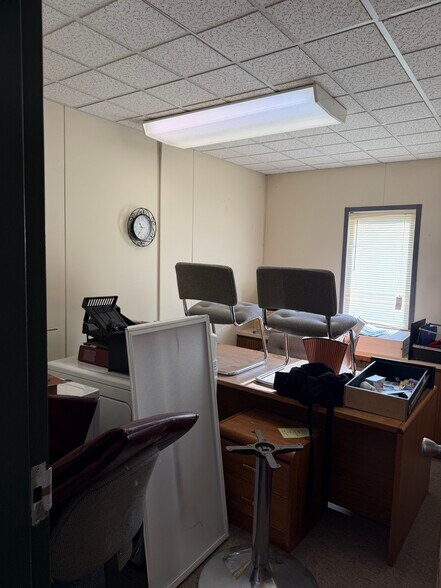 More Photos Of 104 Woodward Hill Rd, Edwardsville Office For Sale