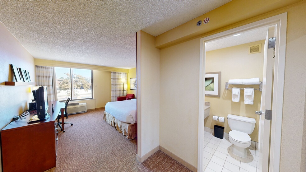 More Photos Of 2504 North Loop W, Houston Hotel For Sale