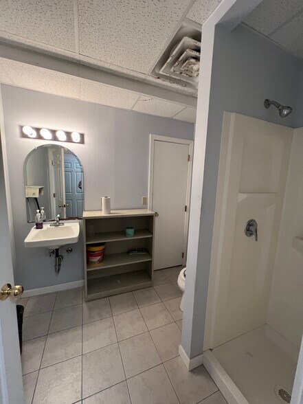 More Photos Of 402-404 Thames St, Groton Office For Lease