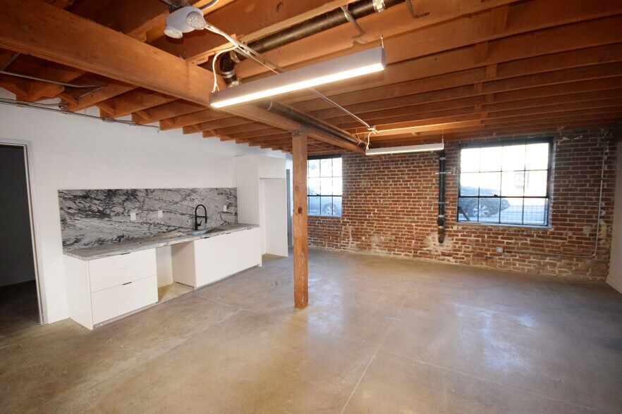 More Photos Of 2210 W Temple St, Los Angeles Warehouse For Sale