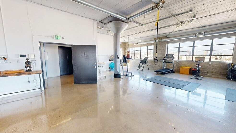 More Photos Of 530 E 8th St, Los Angeles Showroom For Lease
