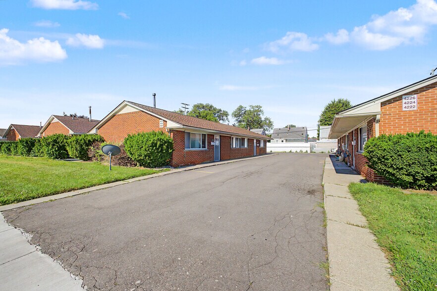 More Photos Of 4222 Drouillard St, Lincoln Park Apartments For Sale