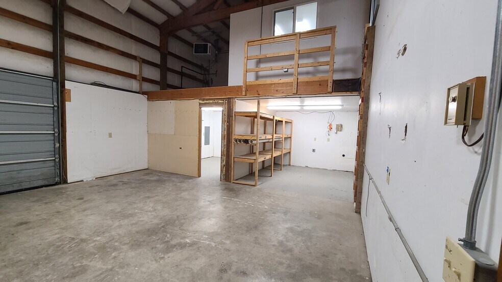 More Photos Of 11781 Watertank Rd, Burlington Manufacturing For Lease