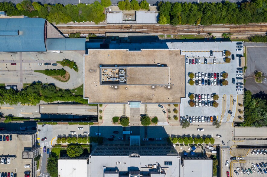 More Photos Of 5673 Peachtree Dunwoody Rd NE, Atlanta Medical For Lease