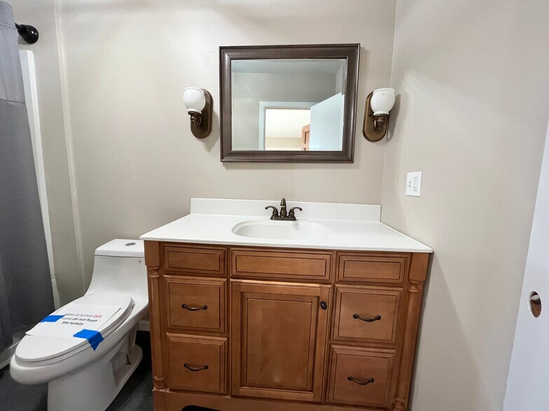 More Photos Of 260 Calumet St, Oswego Office For Sale