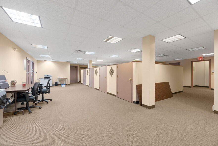 More Photos Of 68-70 W Park Ave, Mansfield Office For Lease