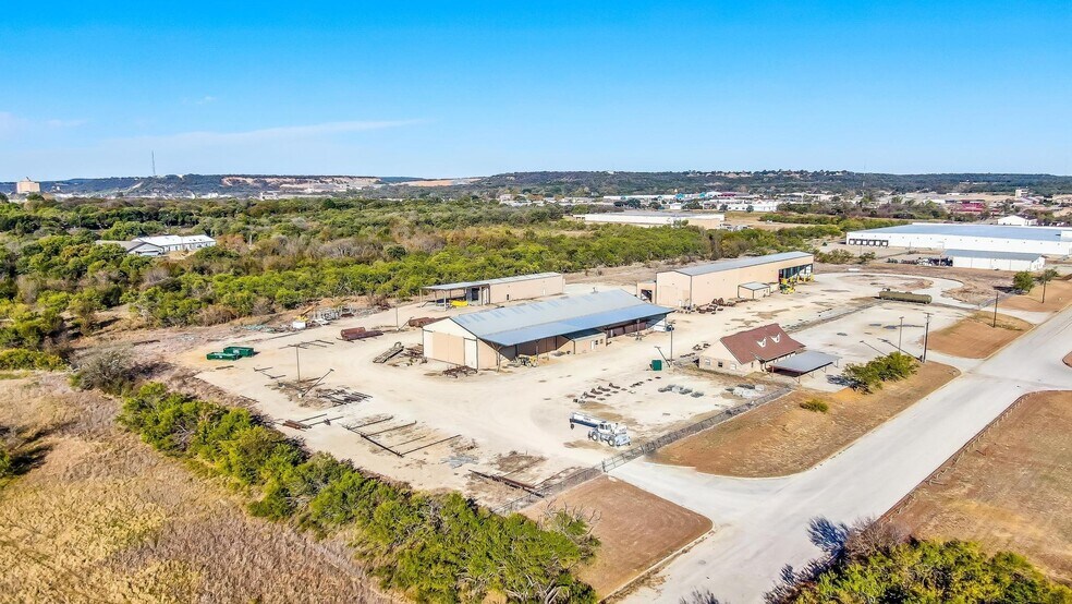 More Photos Of 520 Tradeway Dr, Mineral Wells Warehouse For Sale