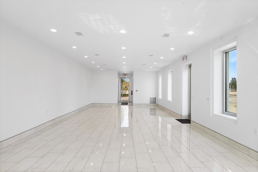 More Photos Of 102 W Wisconsin Ave, Kaukauna General Retail For Sale