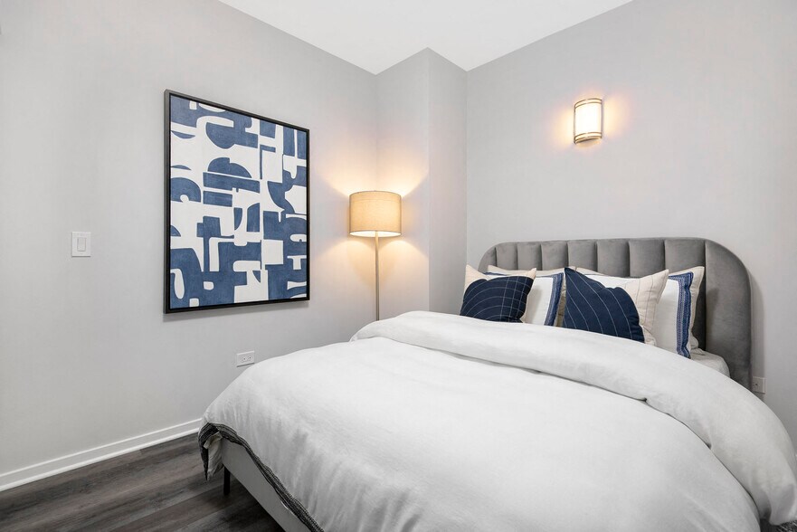 More Photos Of 182 W Lake St, Chicago Apartments For Lease