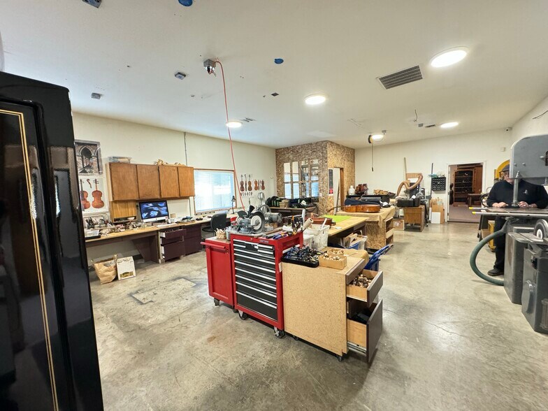 More Photos Of 110 S Elliott Rd, Newberg Office For Lease