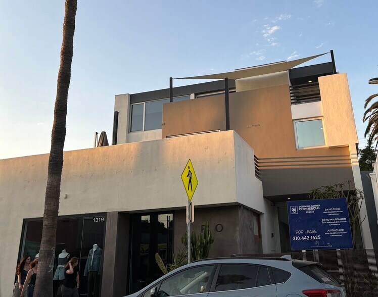 More Photos Of 1319 Abbot Kinney Blvd, Venice Loft Creative Space For Lease
