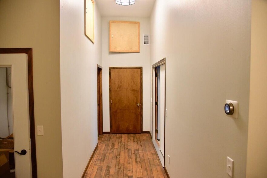 More Photos Of 102 E 6th Ave, Fort Pierre Office For Sale