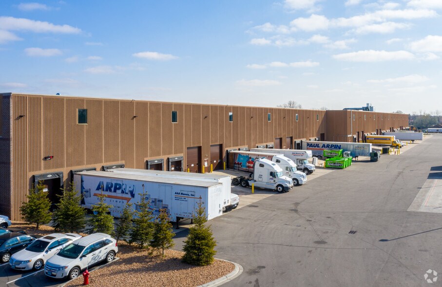 More Photos Of 8201 Brooklyn Blvd, Brooklyn Park Warehouse For Lease