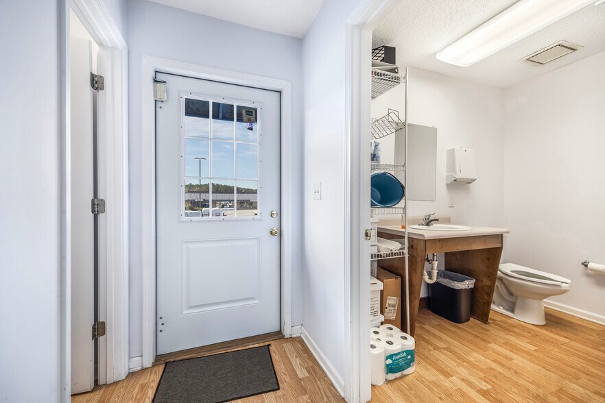 More Photos Of 13325 Jones St, Lavonia Office For Sale