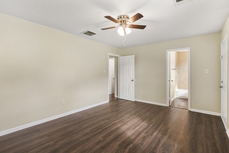 More Photos Of 117 Craig St, Baytown Apartments For Sale