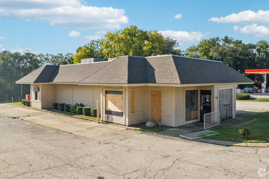 More Photos Of 2920 NE Adams St, Peoria Freestanding For Sale