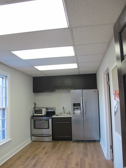 More Photos Of 7300 Hanover Green Dr, Mechanicsville Office For Sale