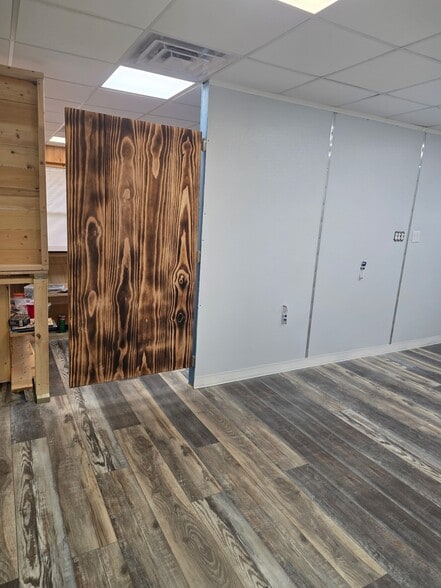 More Photos Of 2001 9th St, Bradenton Freestanding For Lease