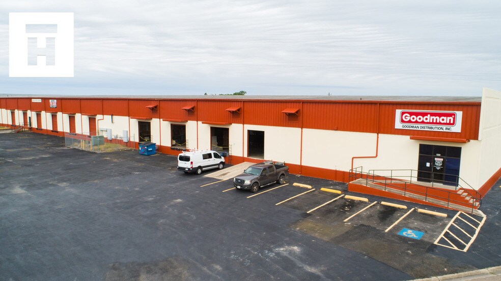 More Photos Of 301 Hanmore Industrial Pky, Harlingen Warehouse For Sale
