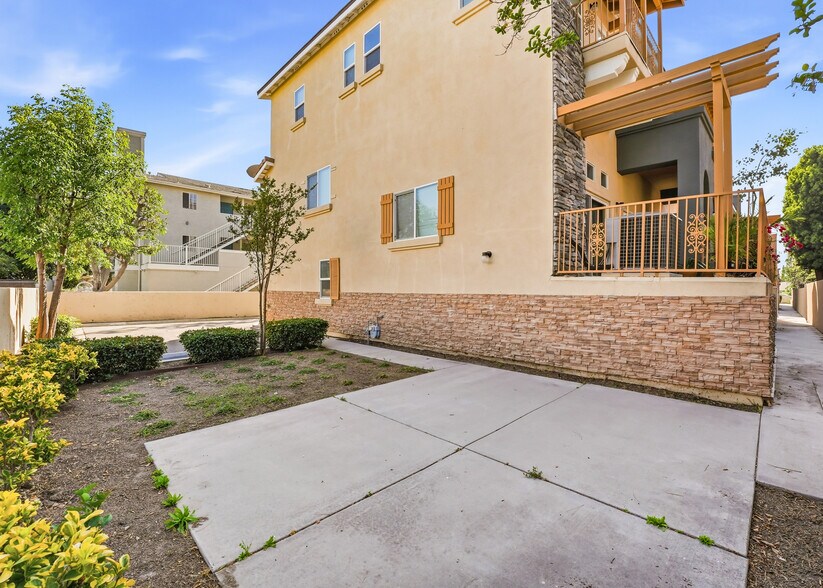More Photos Of 670 S Magnolia Ave, Anaheim Apartments For Sale