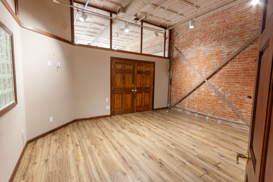 More Photos Of 123-147 N College Ave, Fort Collins Office For Sale