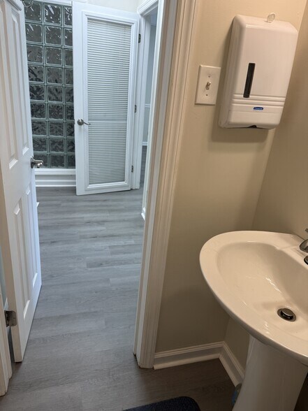 More Photos Of 1 Britton Pl, Voorhees Medical For Lease