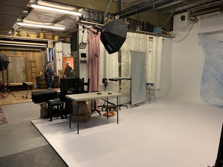 More Photos Of 760 Woodland Dr, Saline Medical For Lease