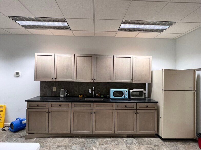 More Photos Of 27 Bleeker St, Millburn Office For Lease