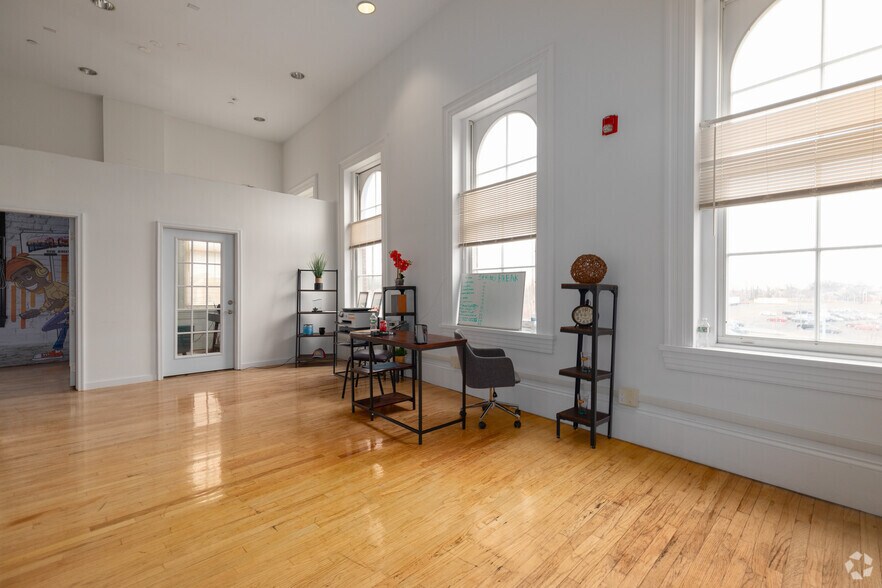 More Photos Of 439-451 S Broad St, Trenton Office For Lease