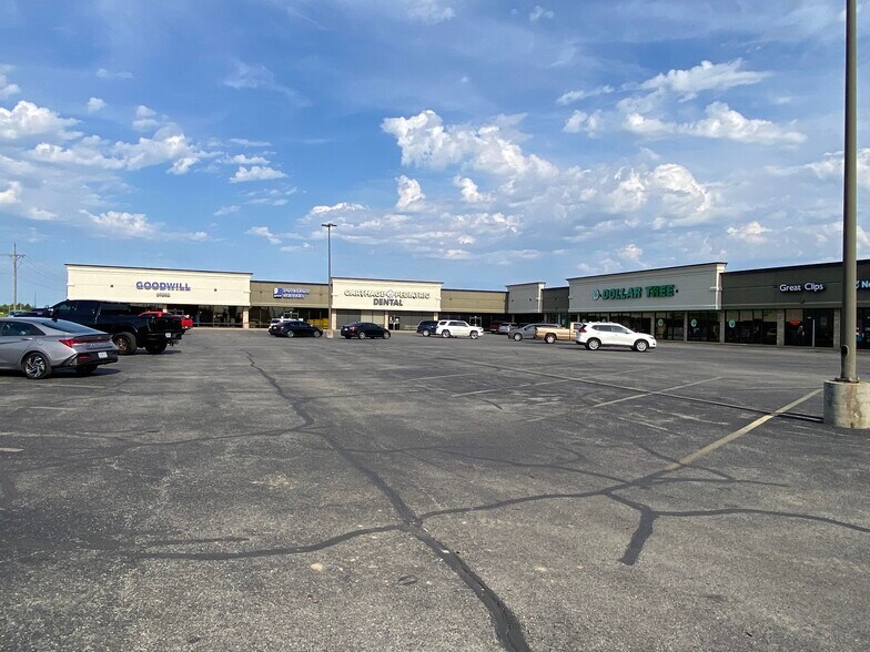 Primary Photo Of 122 W George E Phelps Blvd, Carthage General Retail For Lease