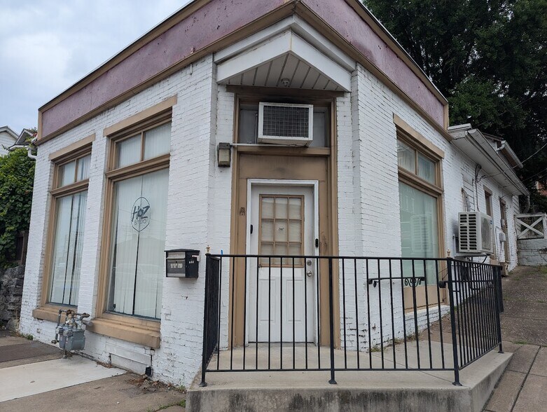 More Photos Of 263 S Front St, Steelton Freestanding For Lease