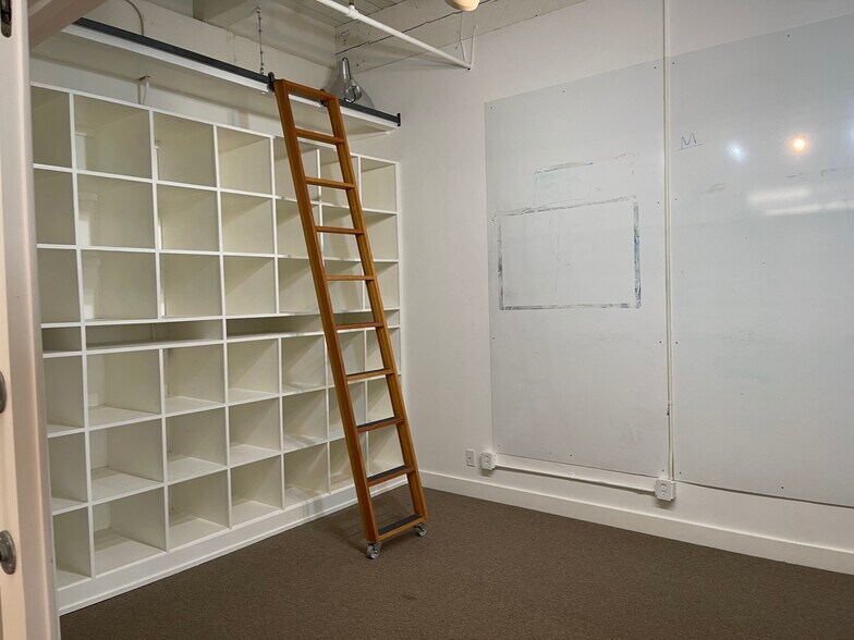More Photos Of 1231 NW Hoyt St, Portland Loft Creative Space For Lease