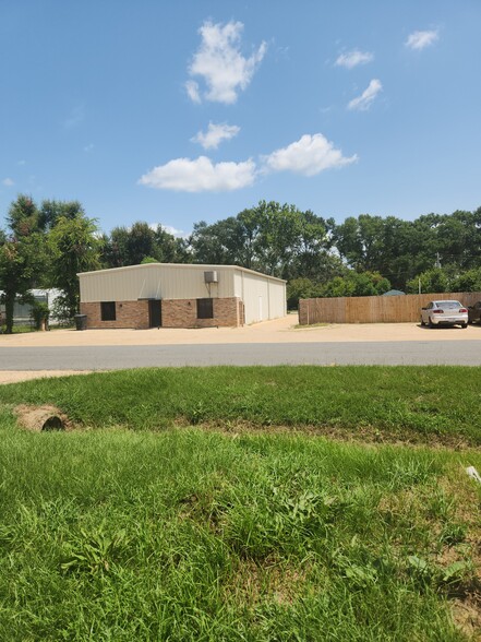 Primary Photo Of 1906 Alfred Ln, Bossier City Showroom For Lease