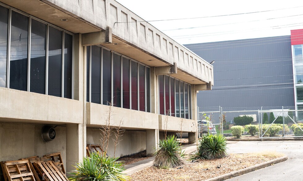 More Photos Of 505 Fesslers Ln, Nashville Light Distribution For Lease