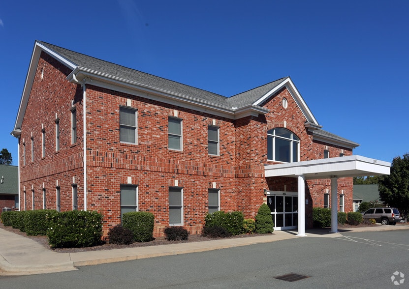 More Photos Of 2961 Crouse Ln, Burlington Medical For Lease