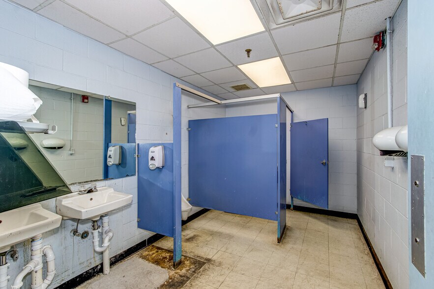 More Photos Of 14 Pine House Rd, Trenton Warehouse For Sale