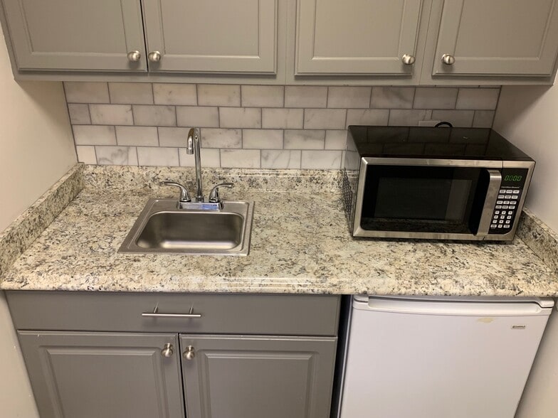 More Photos Of 875 Old Roswell Rd, Roswell Office For Sale