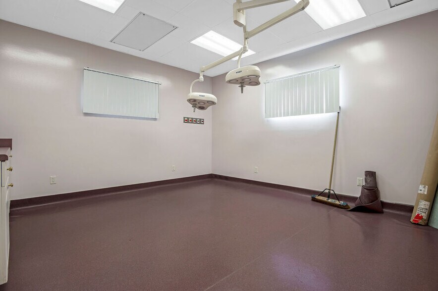 More Photos Of 43 Office Park Dr, Jacksonville Medical For Lease
