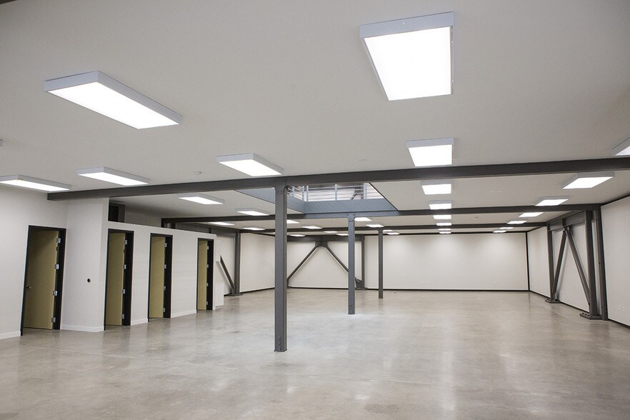 More Photos Of 2908 Chapman St, Oakland Flex For Lease