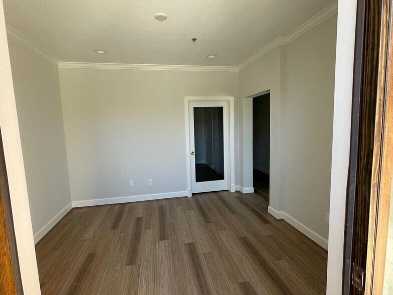 More Photos Of 400 Stonebrook Pky, Frisco Office For Sale