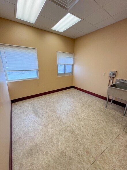 More Photos Of 803 18th Ave NW, Austin Restaurant For Sale