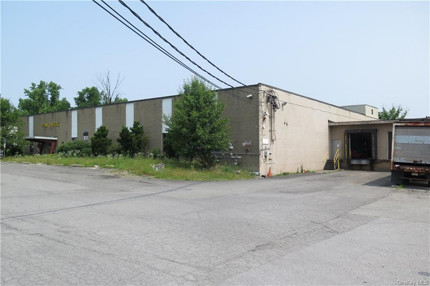 Primary Photo Of 110 Corporate Dr, New Windsor Manufacturing For Lease