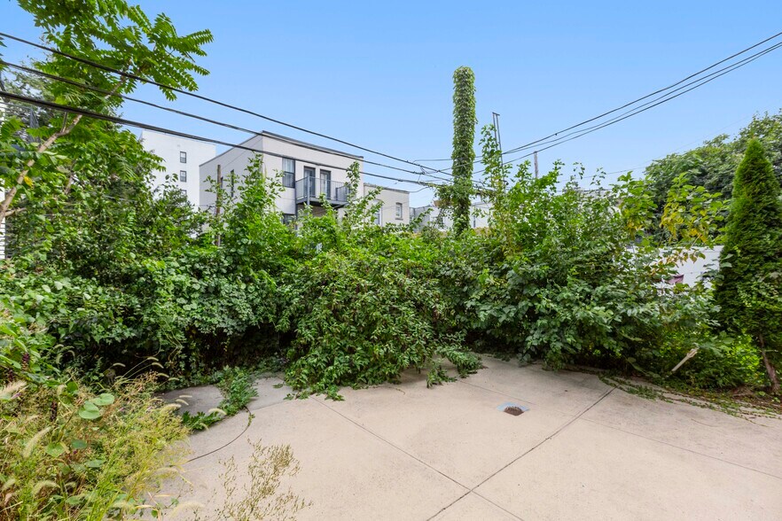 More Photos Of 2717 Crescent St, Astoria Medical For Lease